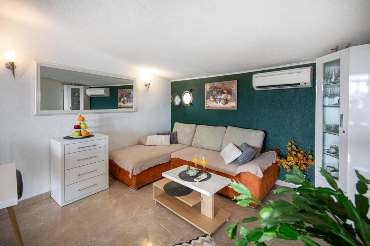 Holiday Home Nevera マカルスカ エクステリア 写真