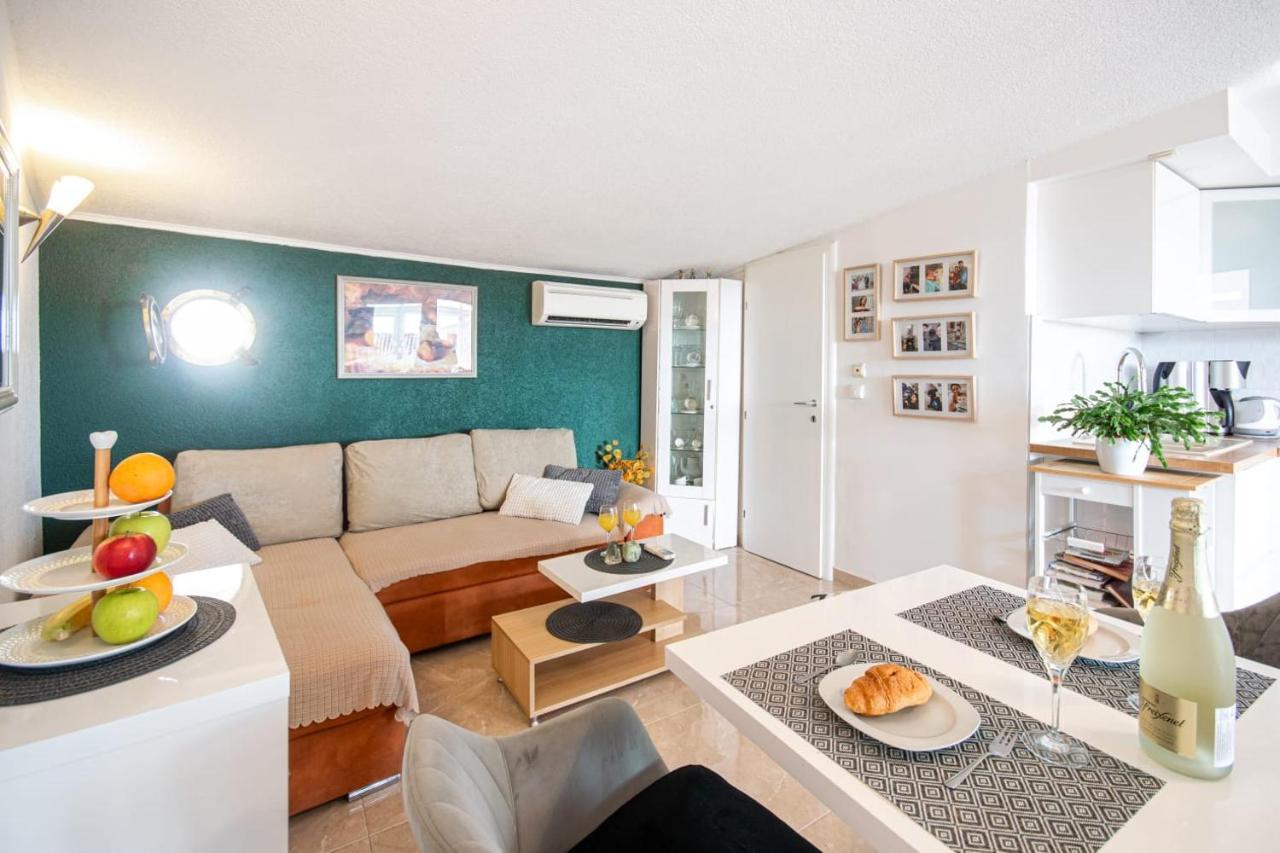 Holiday Home Nevera マカルスカ エクステリア 写真