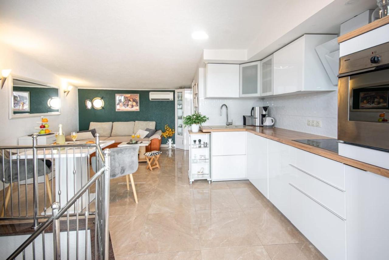 Holiday Home Nevera マカルスカ エクステリア 写真