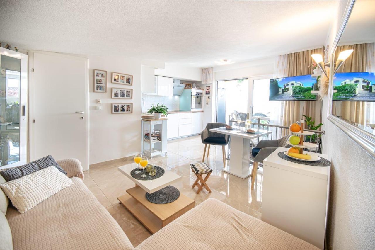 Holiday Home Nevera マカルスカ エクステリア 写真